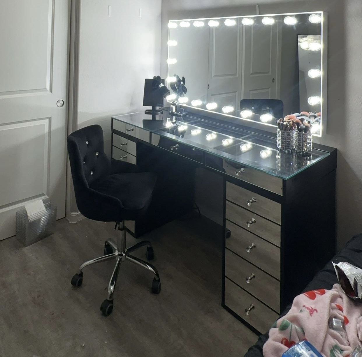 Impressions Vanity 
