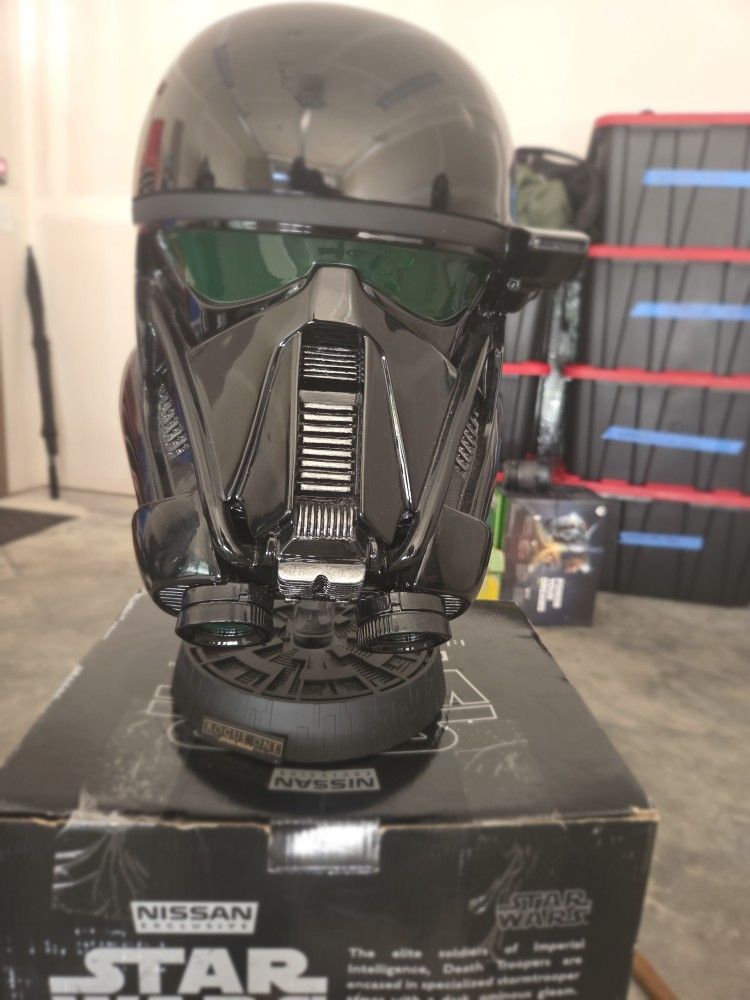Star Wars Death Trooper Helmet Collectable