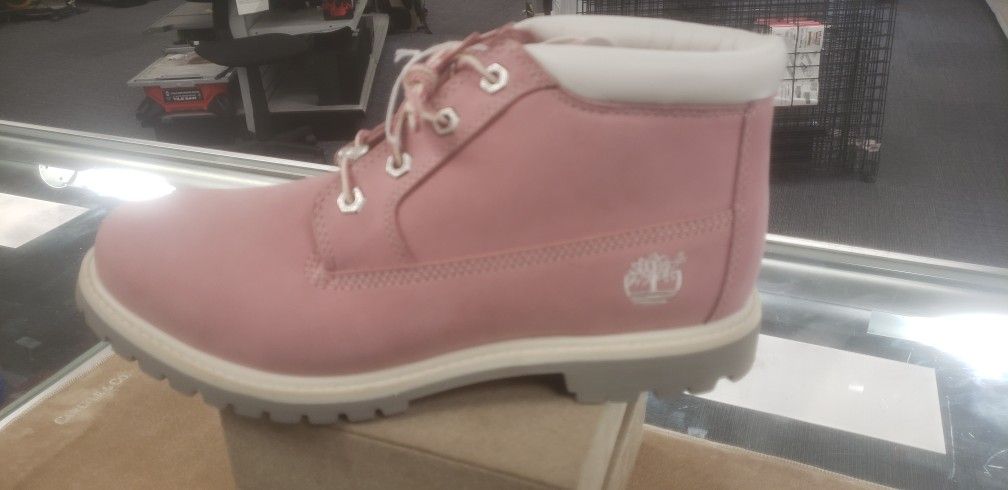 Lady's Timberlands Size 10W