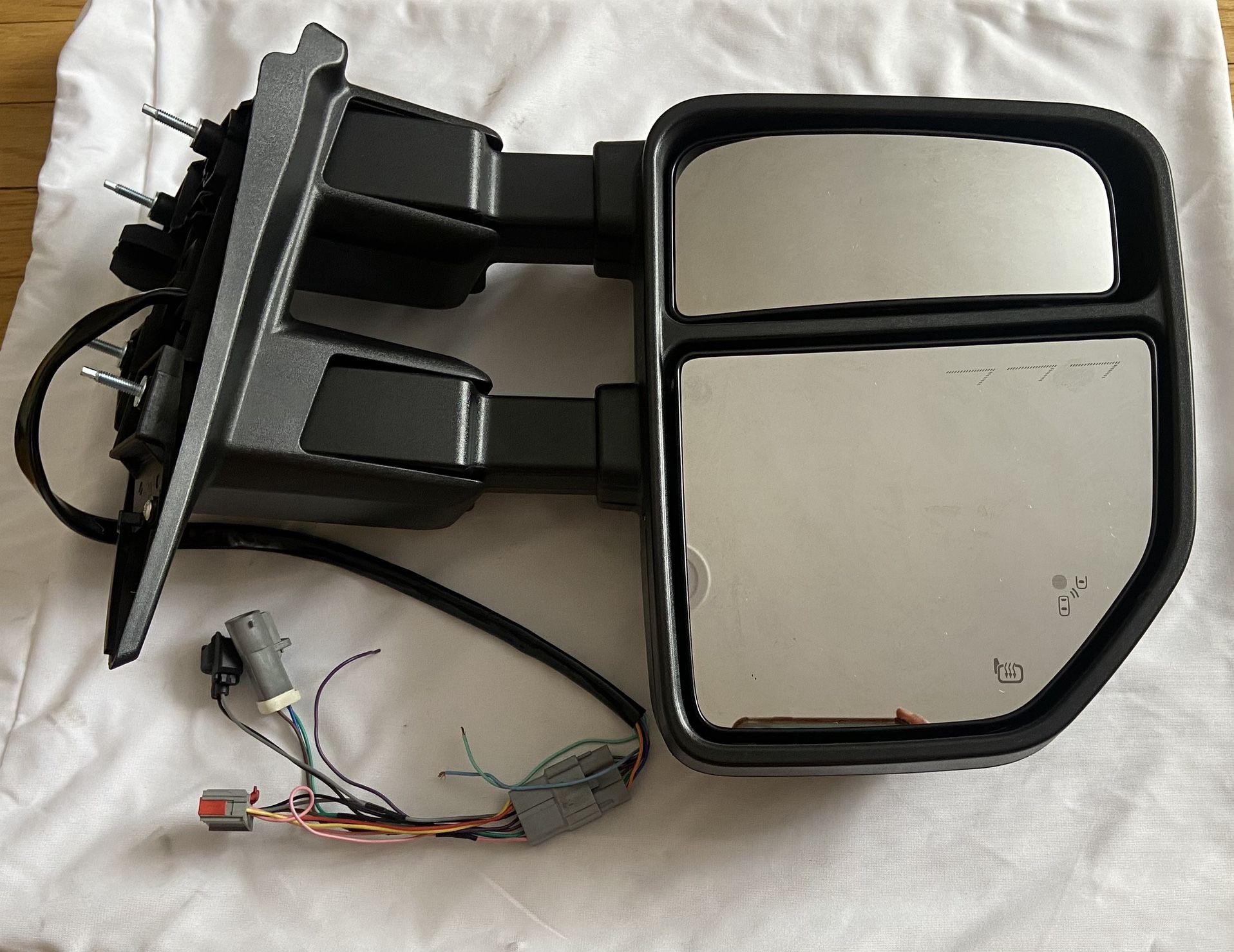 2023/24 Ford F-350 Super Duty - Driver side Towing Mirror