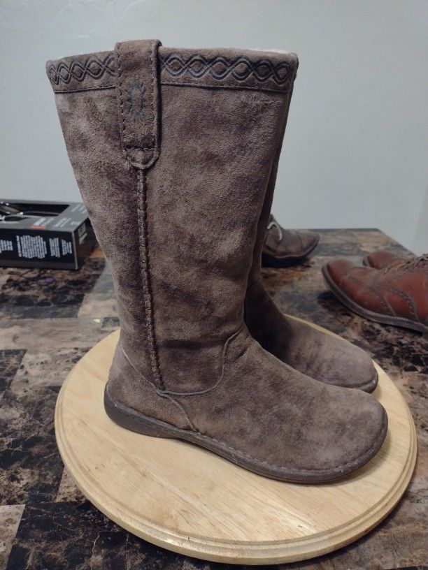 Ugg Australia Fashion Sheepskin Lined Ladies Boots Size 4