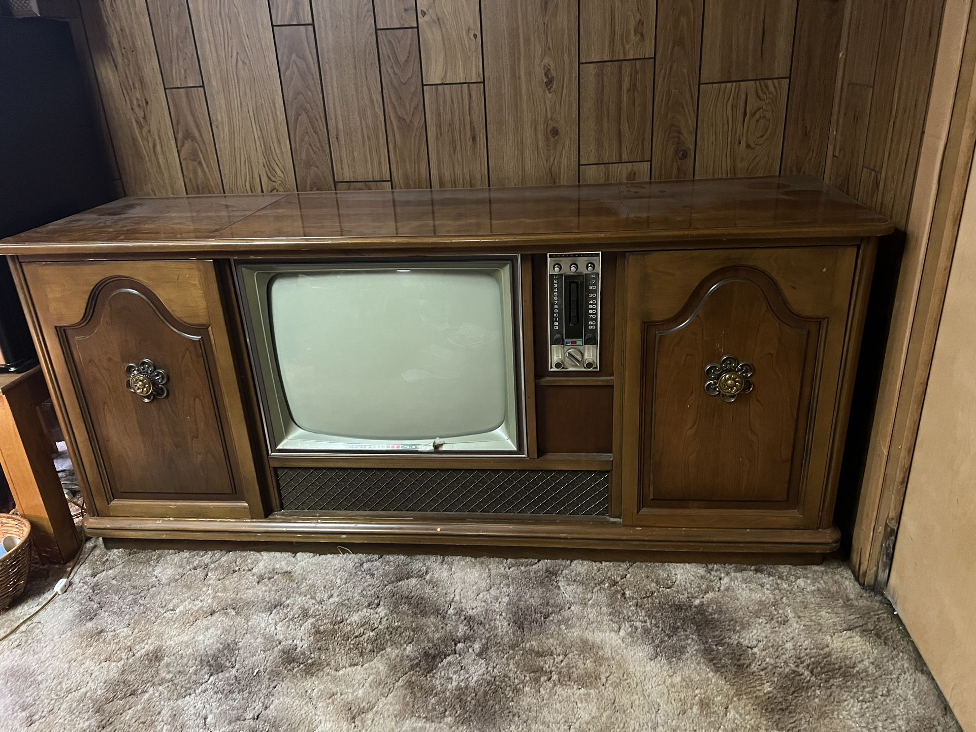 Old Tv/ Stereo