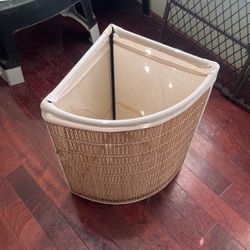 Corner Hamper 