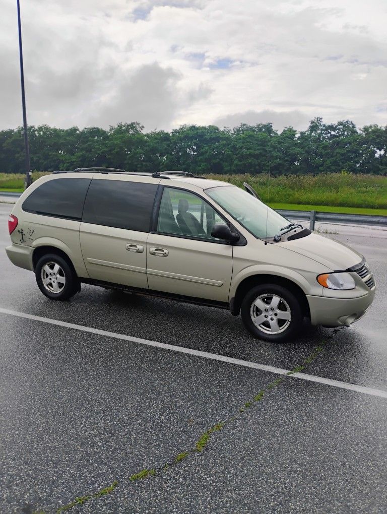 2005 Dodge Grand Caravan SXT