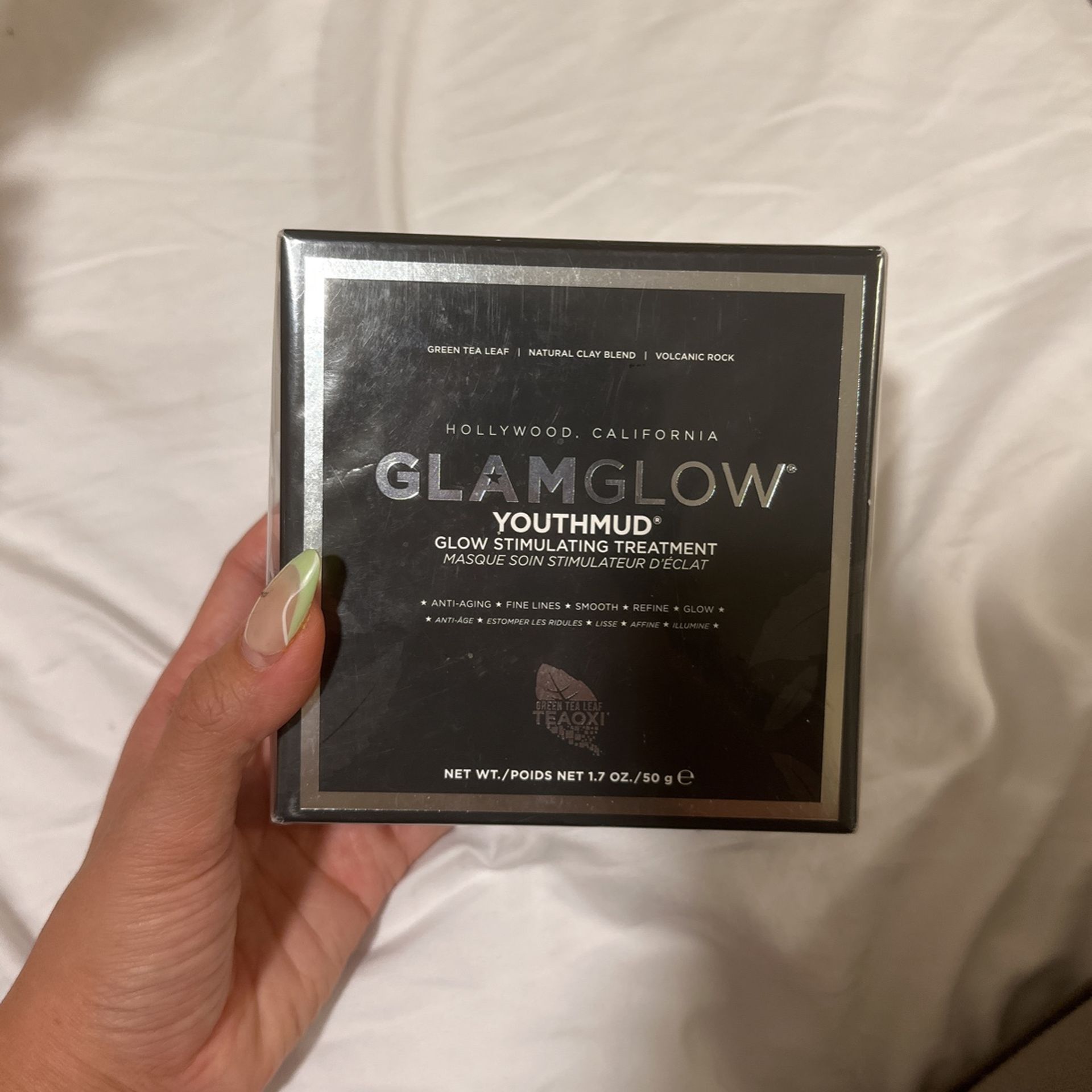 Glam glow Youthmud Face Treatment 