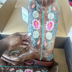 Cavenders Flower Boots 6.5 BRAND NEW
