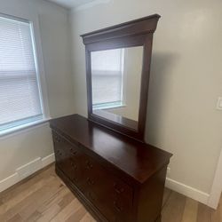 Dresser With Mirror