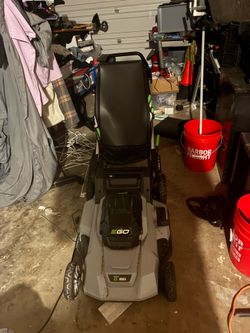 Brand new electric lawnmower, and charger with battery included