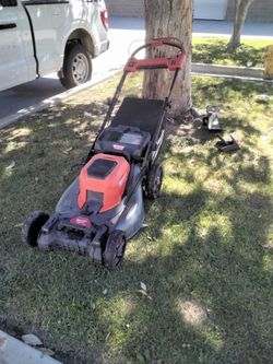 Milwaukee Cordless Self-Propelled Lawn Mower