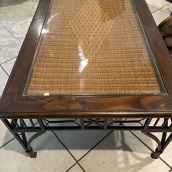 Glass Rattan Coffee Table /Mesa De Centro De Ratan. 