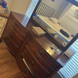Antique dresser With Mirror And Bed Frame 