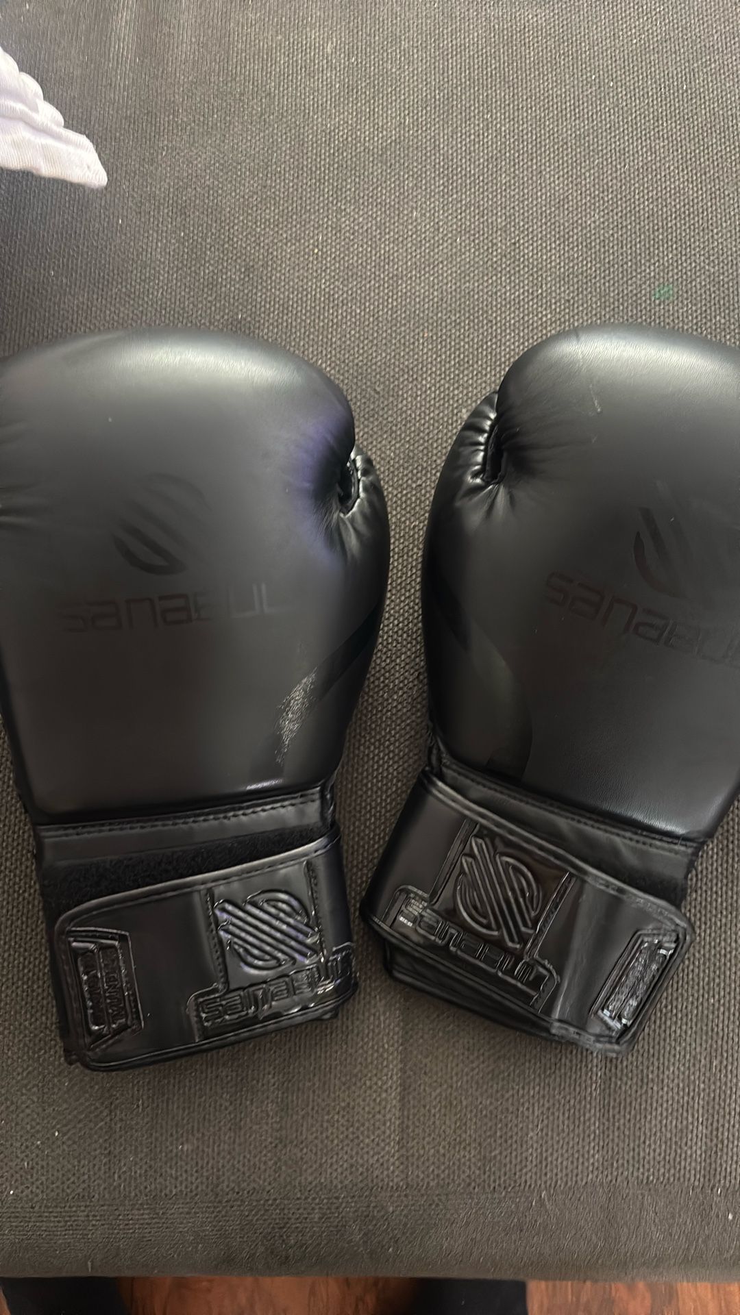 Sanabul 14oz Boxing Gloves