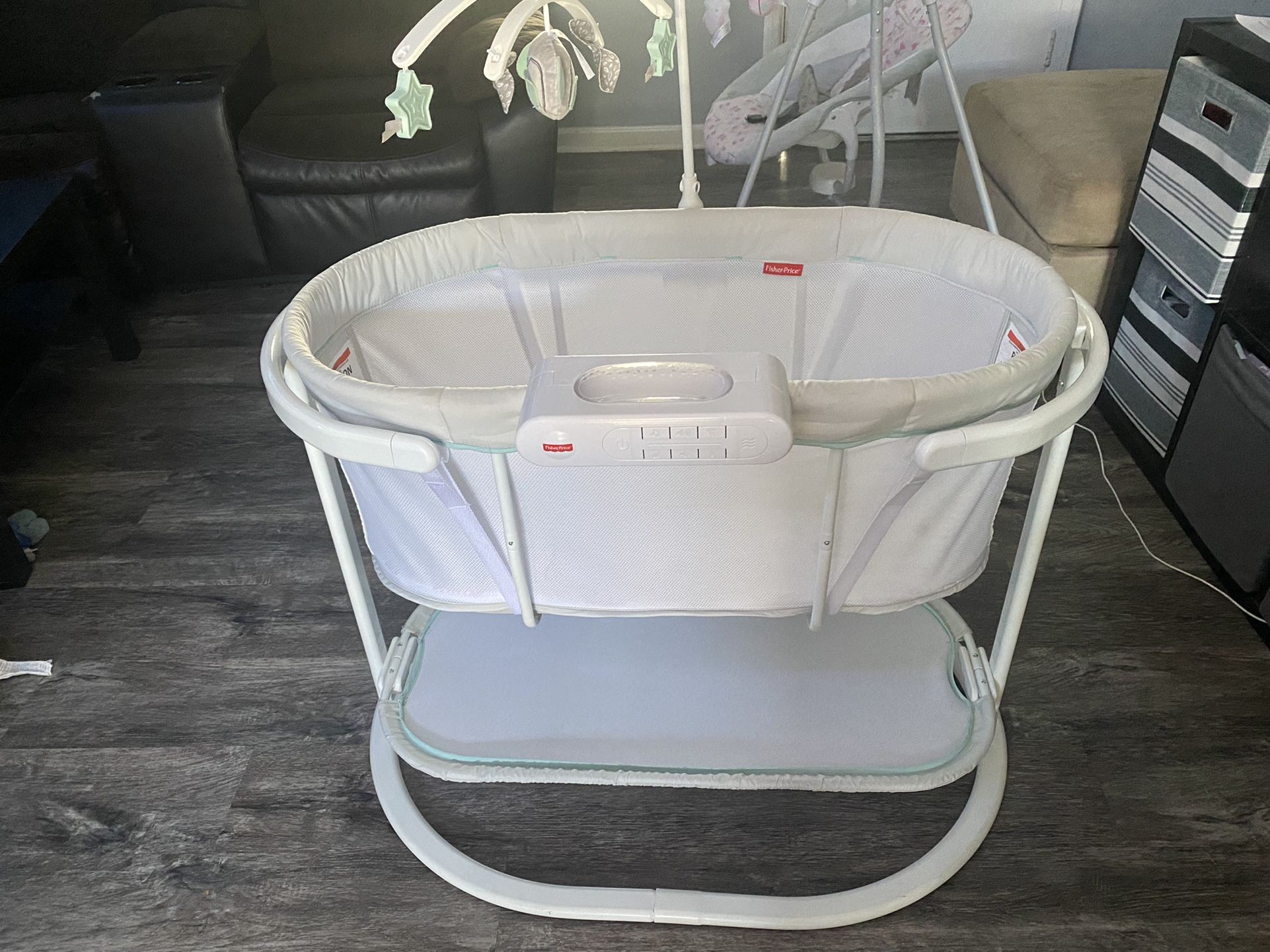 Fisher-Price Soothing Motions Bassinet And ingenuity baby swing !