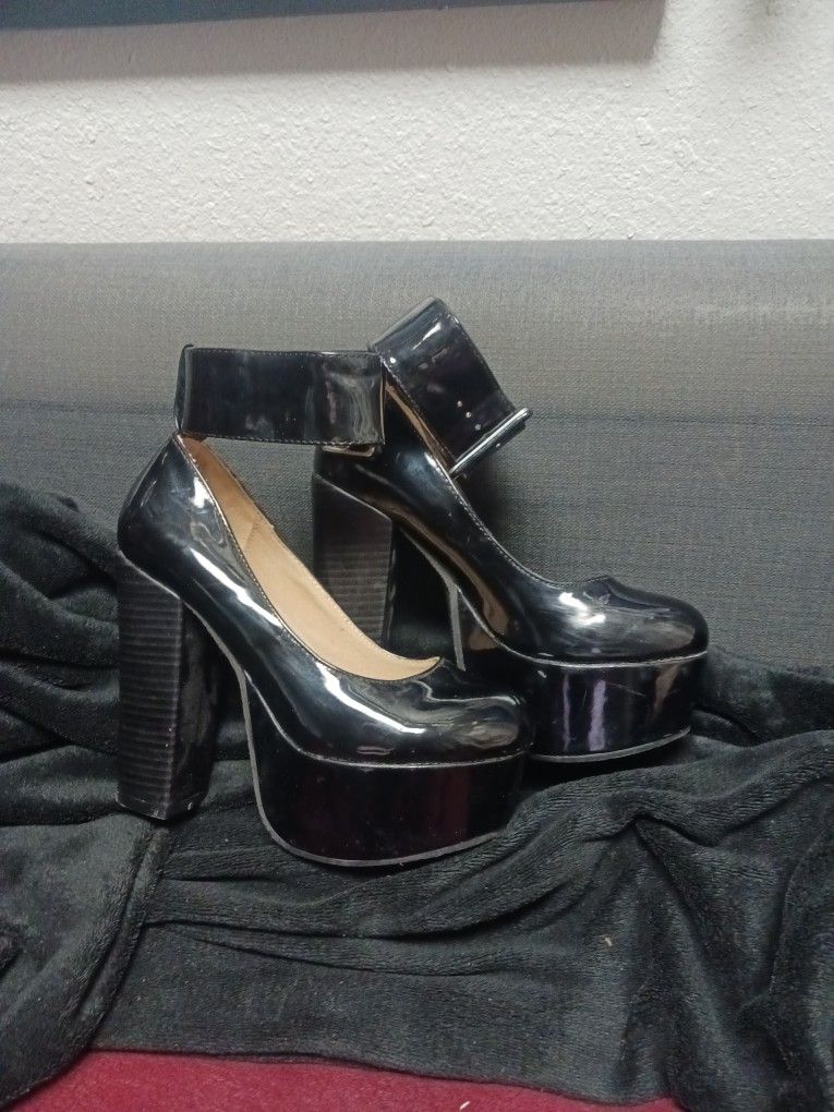 Black Chunky Retro Heels sz 6