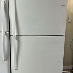 WHIRLPOOL 33”WIDE TOP FREEZER REFRIGERATOR 