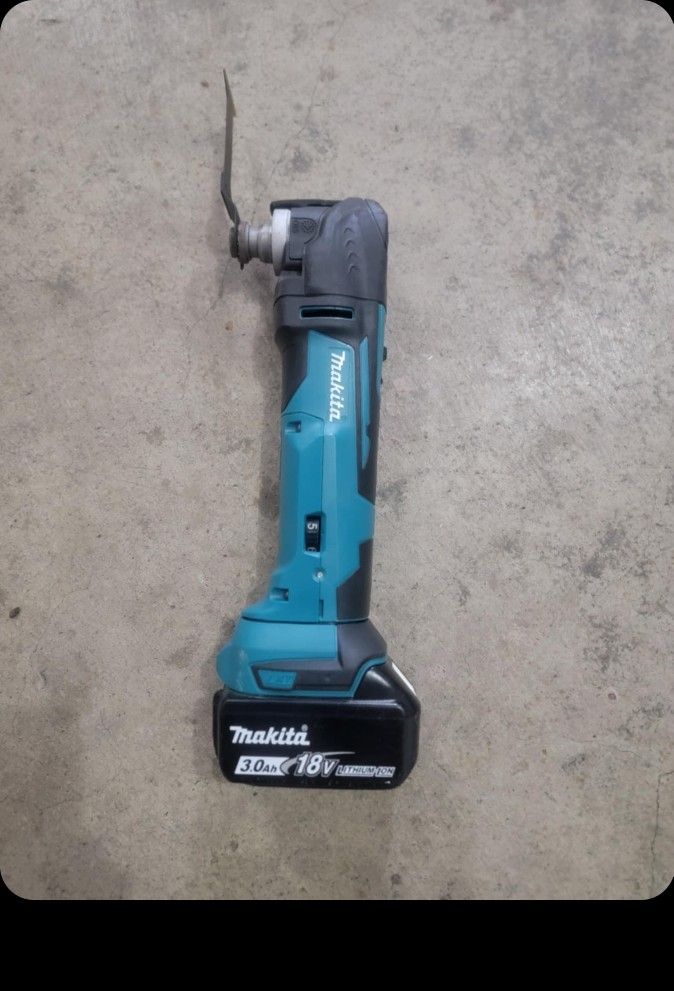 Makita XMT03 18v Oscillating Tool W/ Battery And Charger