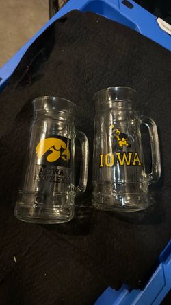 Iowa Hawkeyes glass mugs