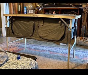 Folding camping table
