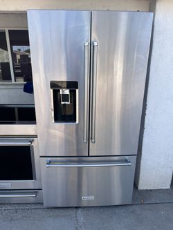 Kitchen Aid Kitchen Set Refrigerator Induction Stove Mircowave Dishwasher 