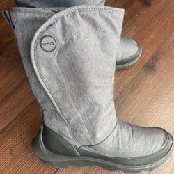 Like New CROCS Woman’s Boots Fleece Lined , Size 7
