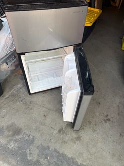 Mini fridge