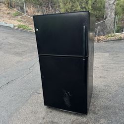 Household GE Refrigerator Fridge Freezer Great For Garage (free local delivery)