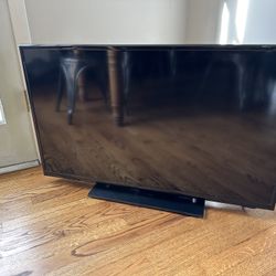 40” Insignia Flatscreen TV 