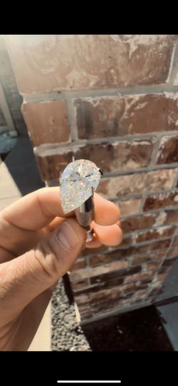 IGI CERT 5.28 CT-VSI Pear Cut Diamond