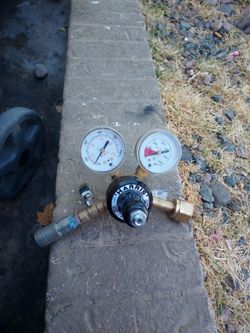 Harris Two-Gauge Gas Pressure Regulator