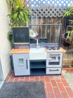 Kids kitchen- great condition - Children’s