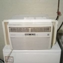 Air Conditioner Frigidaire 6,000 BTU