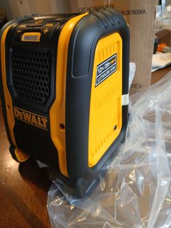 20v Dewalt BLUETOOTH SPEAKER ls it Electric or battery