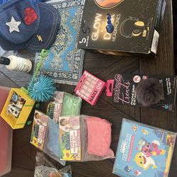 TOYS PHONE ITEMS SOME STUFF BRAND NEW OTHERS BARELY USED ALL FOR 1 PRICE