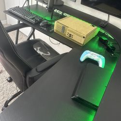 Gamer Set  (PS4 Not Included) 