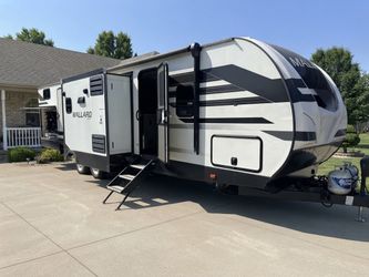 2021 Mallard 35ft Bunks 3Slides