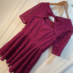 Burgundy Lace Dress W/ Keyhole Back (Jr’s Lg)