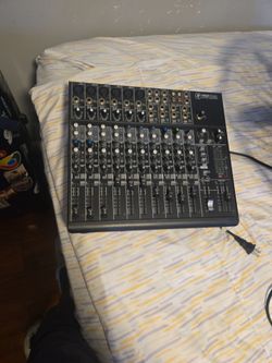 1402vlz4 mackie mixer