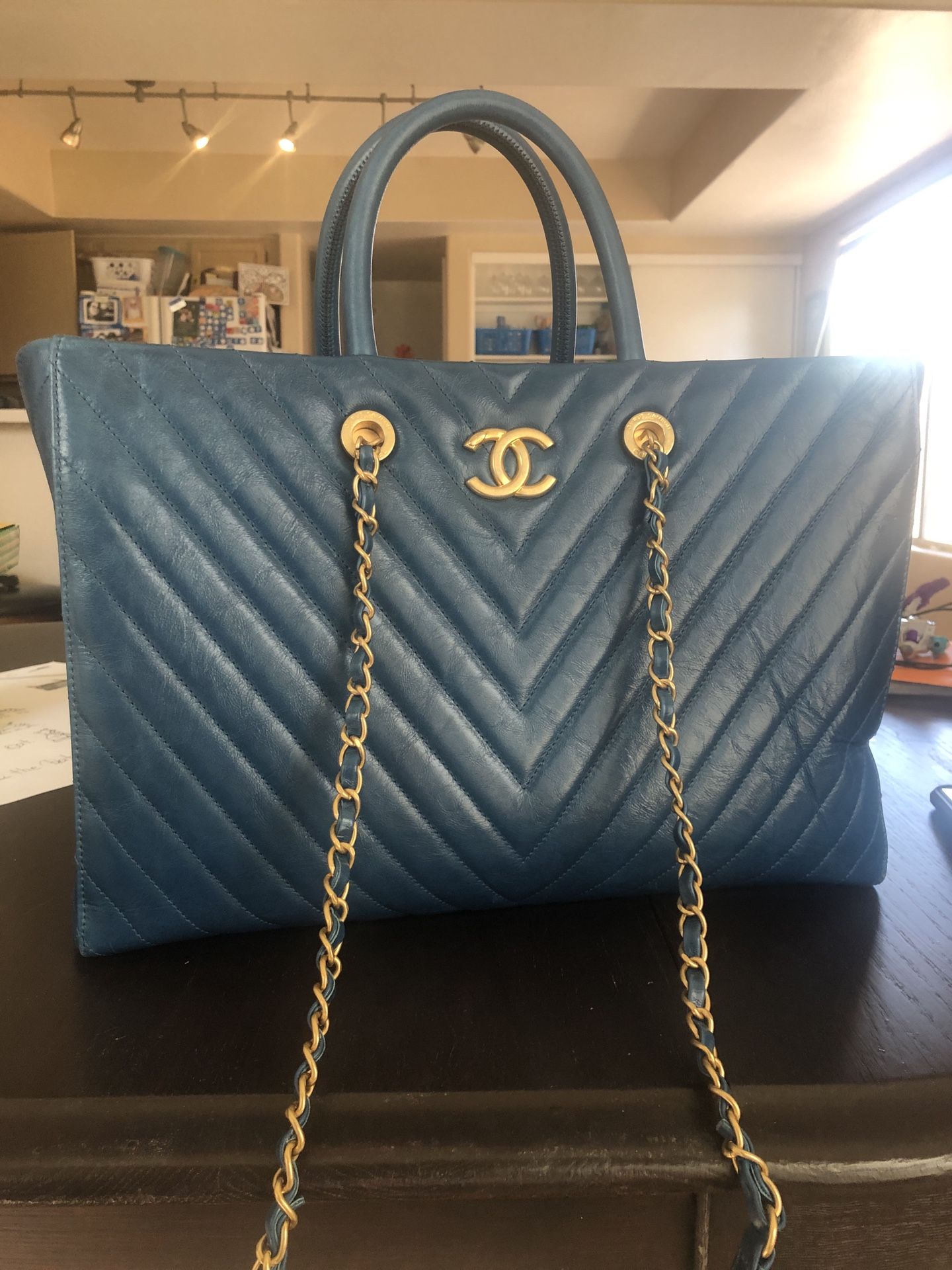 Authentic Chanel 2018 Bag/Tote/Purse