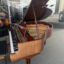 Baby Grand Piano 