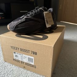 Yeezy Boot 700