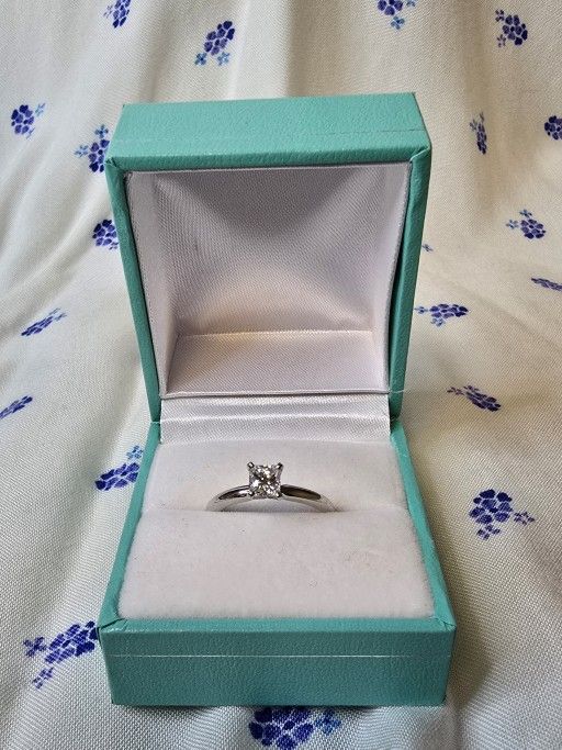 Brilliant-Cut Diamond Ring – 0.52 Carat, E Color, VVS1 Clarity with 18K White Gold Band (Rhodium-plated)