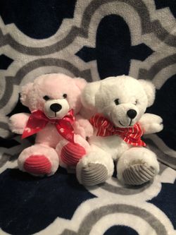 Pink and white teddy bears