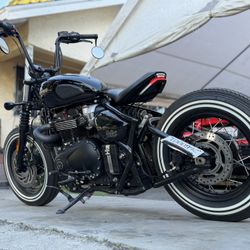 2019 Triumph Bobber Black edition 
