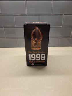 Yankeew 1998 Trophy Replica