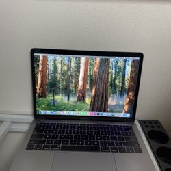 Macbook Pro 13-inch 2017,I5, 8gb, 500 Ssd, Sequoia OS, Comes With Charger