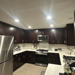 Used Kitchen - Cocina Usada / Bathroom Vanities 