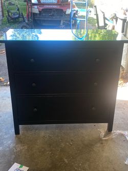 3 drawer hemnes 140$ delivery included in price