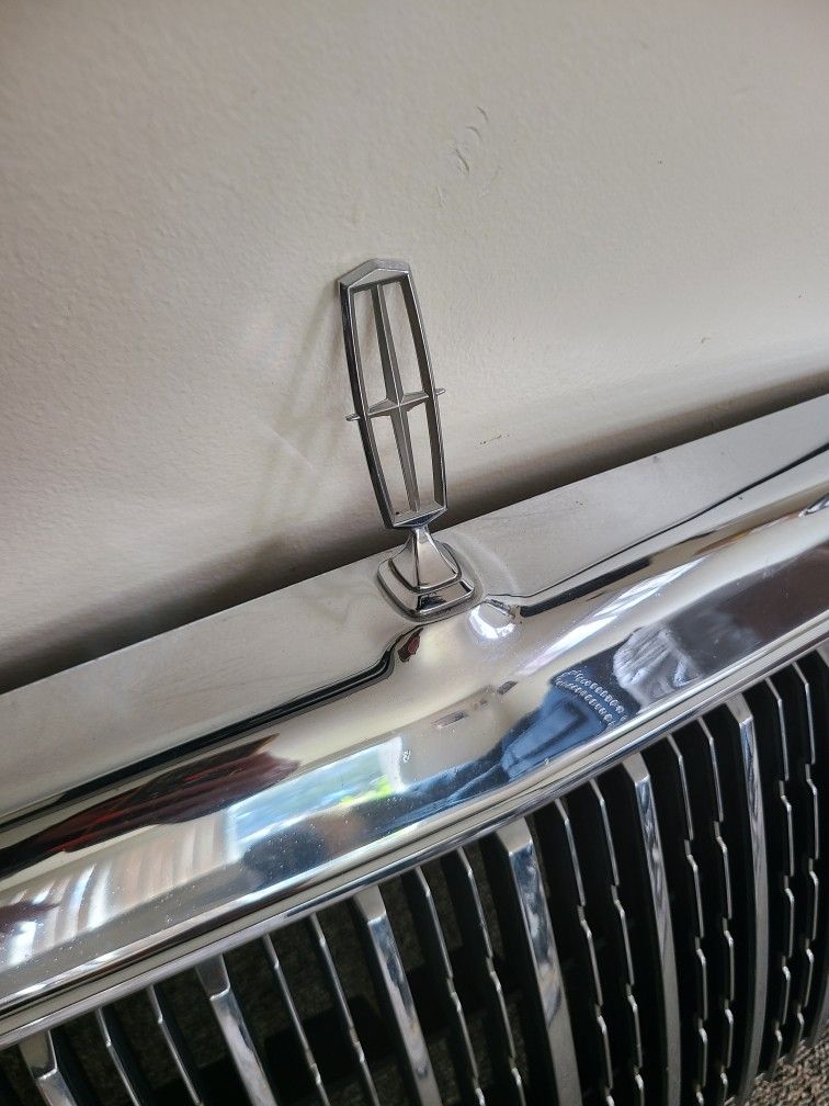 Lincoln Towncar Grill