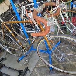 1970s Raleigh Super Course road bike.   Large frame.  Read carefully!!