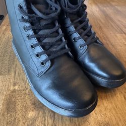 Boots - Dr. Martens - Size 7